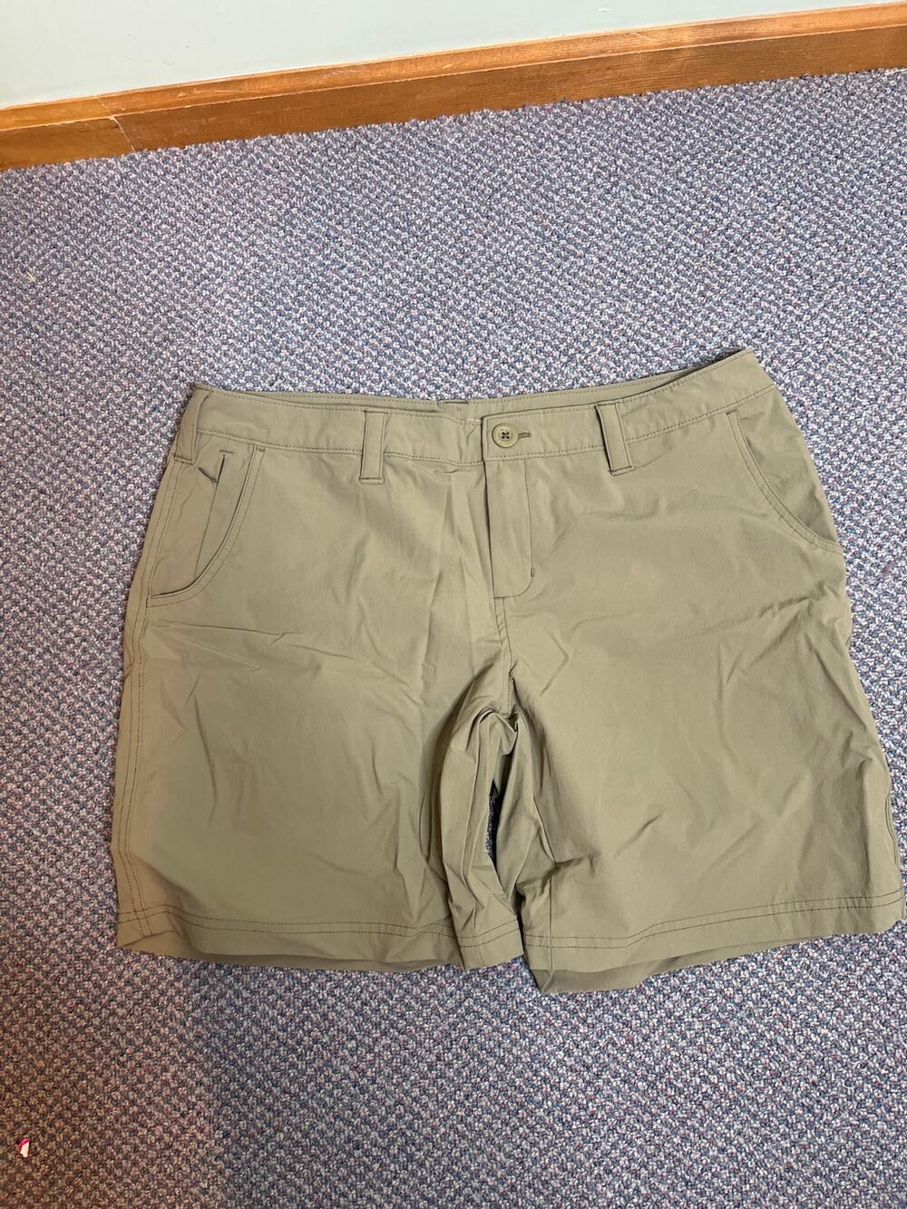 Ascend Women’s Khaki Shorts size 14